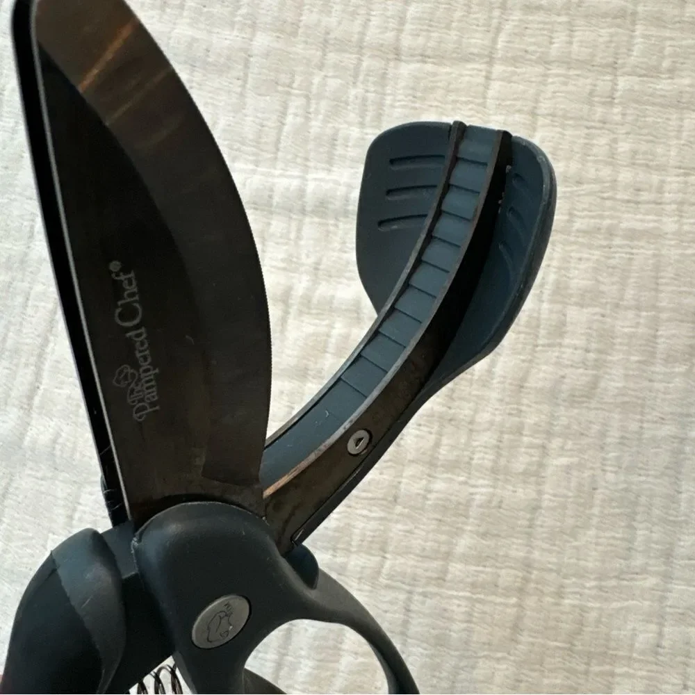 The Pampered Chef Salad Chopper Dual Blade Lettuce Scissors
